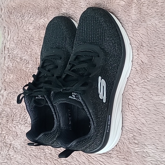 Skechers Women's D'Lux Walker Commuter Black Athletic and Training Shoes Used - Picture 2 of 13